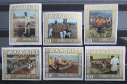 Potovn znmky Rwanda 1975 Produkce neperf. Mi# 760-65 B 15