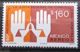 Poštovní známka Mexiko 1977 Ruce a váhy Mi# 1553