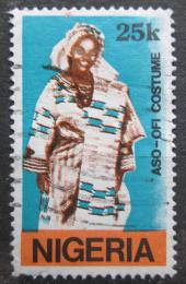 Poštovní známka Nigérie 1989 Tradièní kroj Mi# 543