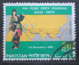 Poštovní známka Pákistán 1969 Japonská panenka a mapa Mi# 281