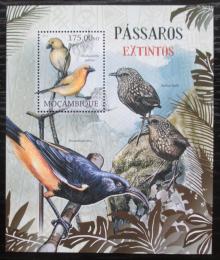 Poštovní známka Mosambik 2012 Vyhynulí ptáci Mi# Block 623 Kat 10€