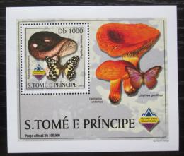 Poštovní známka Svatý Tomáš 2003 Houby a motýli DELUXE Mi# 2007 Block