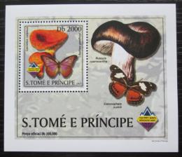 Poštovní známka Svatý Tomáš 2003 Houby a motýli DELUXE Mi# 2008 Block