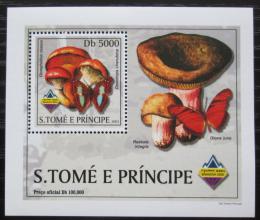 Poštovní známka Svatý Tomáš 2003 Houby a motýli DELUXE Mi# 2010 Block