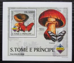 Poštovní známka Svatý Tomáš 2003 Houby a motýli DELUXE Mi# 2011 Block