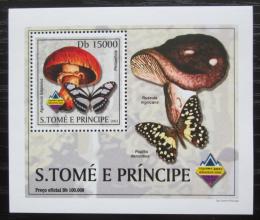 Poštovní známka Svatý Tomáš 2003 Houby a motýli DELUXE Mi# 2012 Block