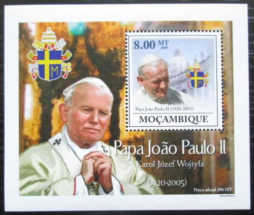 Potovn znmka Mosambik 2009 Pape Jan Pavel II. DELUXE Mi# 3304 Block - zvtit obrzek