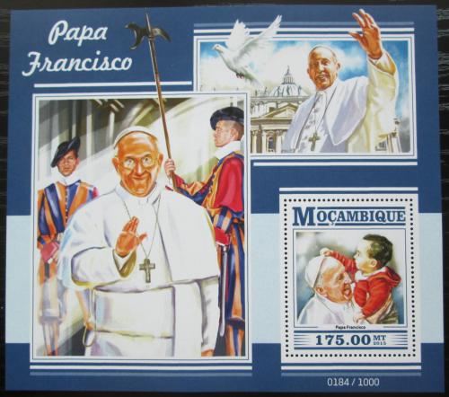 Poštovní známka Mosambik 2015 Papež František Mi# Block 1064 Kat 10€