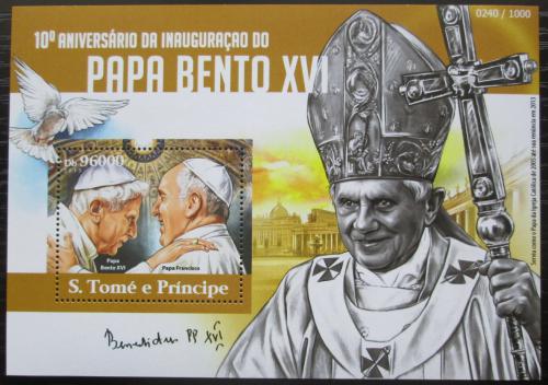 Poštovní známka Svatý Tomáš 2015 Papež Benedikt XVI. Mi# Block 1106 Kat 10€