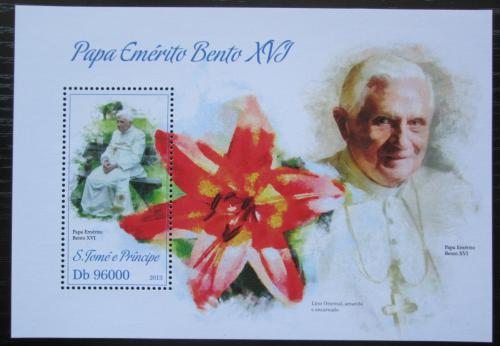 Poštovní známka Svatý Tomáš 2013 Papež Benedikt XVI. Mi# Block 911 Kat 10€