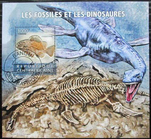 Poštovní známka SAR 2015 Dinosauøi a fosílie Mi# Block 1401 Kat 14€