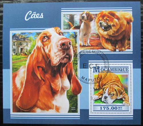 Poštovní známka Mosambik 2015 Psi Mi# Block 1039 Kat 10€