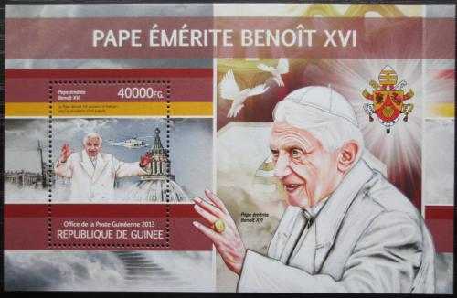 Poštovní známka Guinea 2013 Papež Benedikt XVI. Mi# Block 2216 Kat 16€