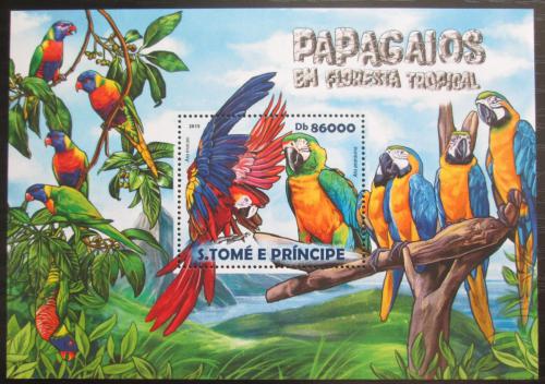 Poštovní známka Svatý Tomáš 2015 Papoušci Mi# Block 1083 Kat 8.50€
