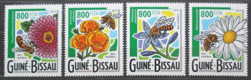 Poštovní známky Guinea-Bissau 2015 Vèely a kvìtiny Mi# 7915-18 Kat 13€