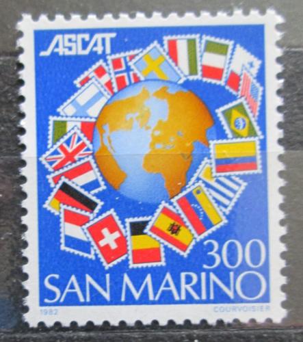Poštovní známka San Marino 1982 Glóbus a vlajky Mi# 1265