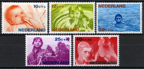 Poštovní známky Nizozemí 1966 Dìti Mi# 866-70