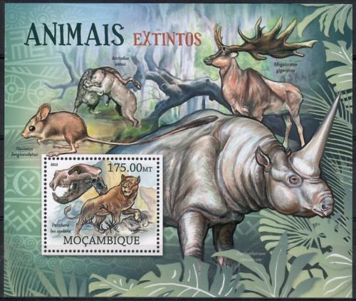 Poštovní známka Mosambik 2012 Vyhynulá fauna Mi# Block 634 Kat 10€