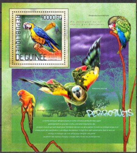 Poštovní známka Guinea 2014 Papoušci Mi# Block 2364 Kat 16€