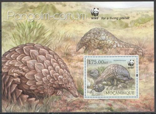 Poštovní známka Mosambik 2013 Šupinavec savanový, WWF Mi# Block 737 Kat 10€