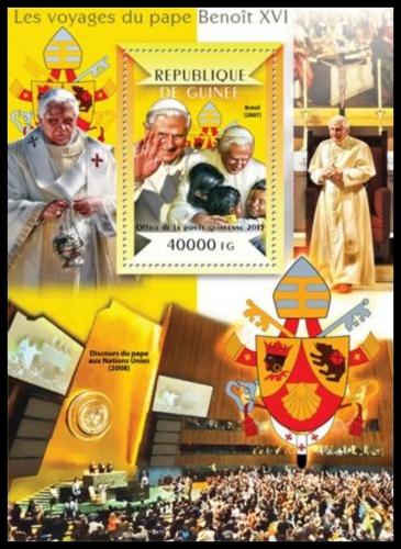 Potovn znmka Guinea 2015 Cesty papee Benedikta XVI. Mi# Block 2494 Kat 16 - zvtit obrzek