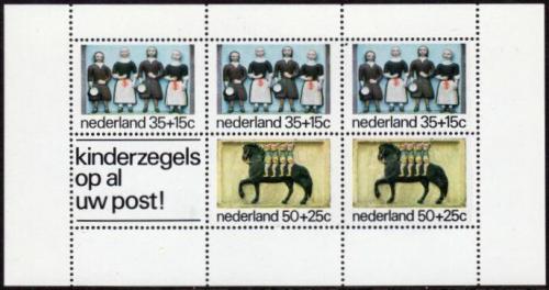 Poštovní známka Nizozemí 1975 Sochy sirotkù Mi# Block 14