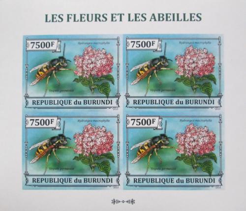 Poštovní známky Burundi 2013 Vèely a kvìtiny neperf. Mi# 3292 B Bogen