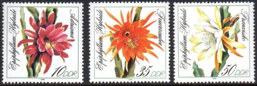 Poštovní známky DDR 1989 Kvìtiny Mi# 3276-78
