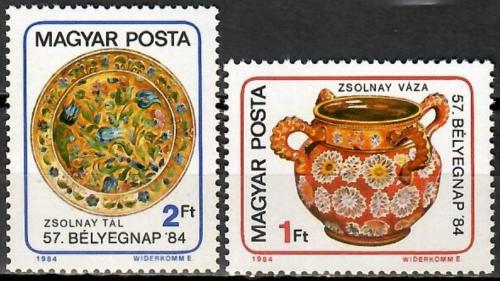 Poštovní známky Maïarsko 1984 Den známek, porcelán Mi# 3694-95